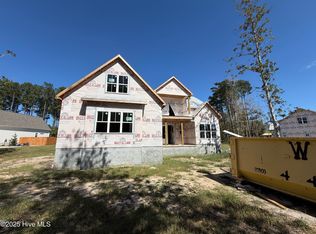 1061 Crown Pointe Dr, Hampstead, NC 28443