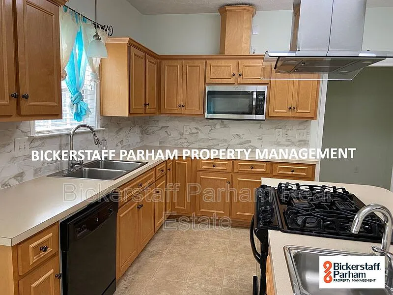 4 bed, 3.0 bath, 2712 sqft, $2,595 — Photo 3