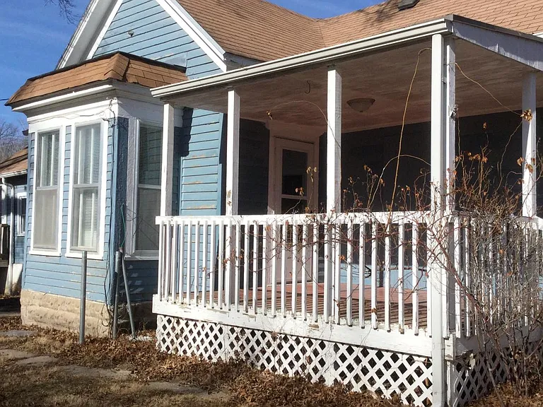810 N Oak St — Photo 3