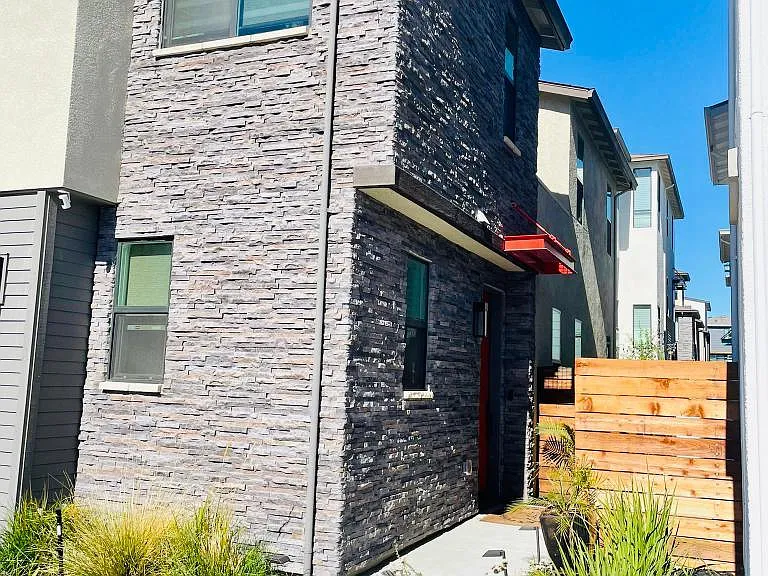 5685 Mulholland Ave — Photo 4
