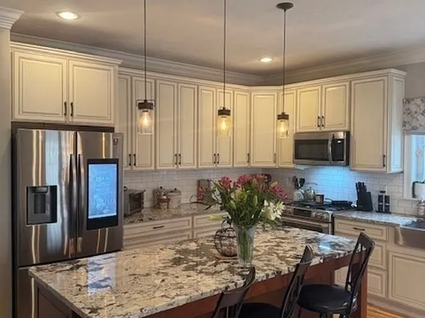 5 Deer Hill Rd, Oxford, MA 01540