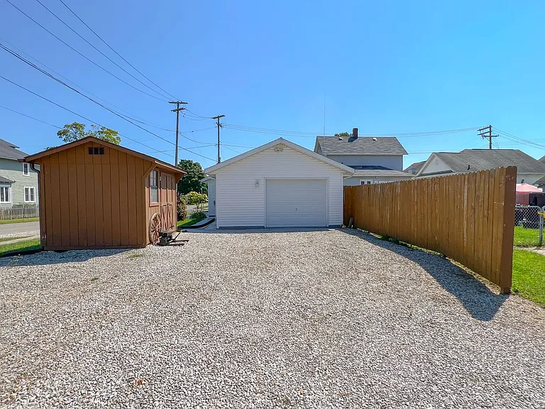 681 Maple Ave — Photo 11