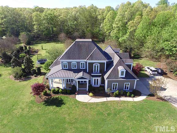 3rd image of 919 Walnut Hill Dr