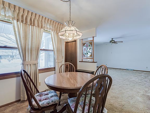 3rd image of 1837 Hilltop Dr
