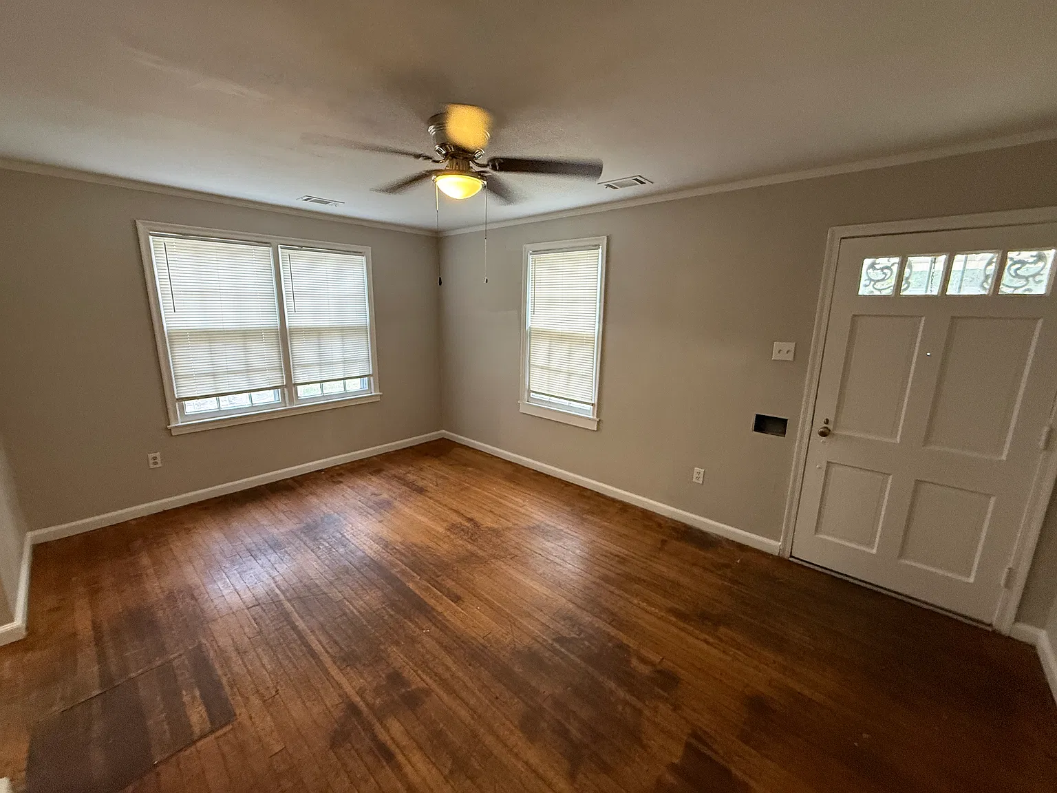 3 bed, 1341 sqft, $1,300 — Photo 2