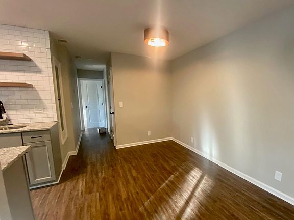 2nd image of 306 Alexander St SE #5