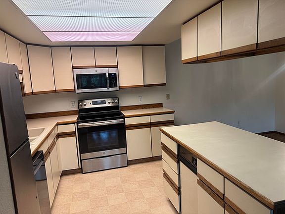 3rd image of 15 Farewell Ave APT 210