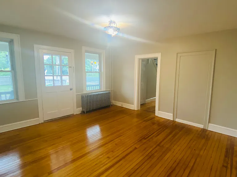 860 Windsor Ave #1 — Photo 4