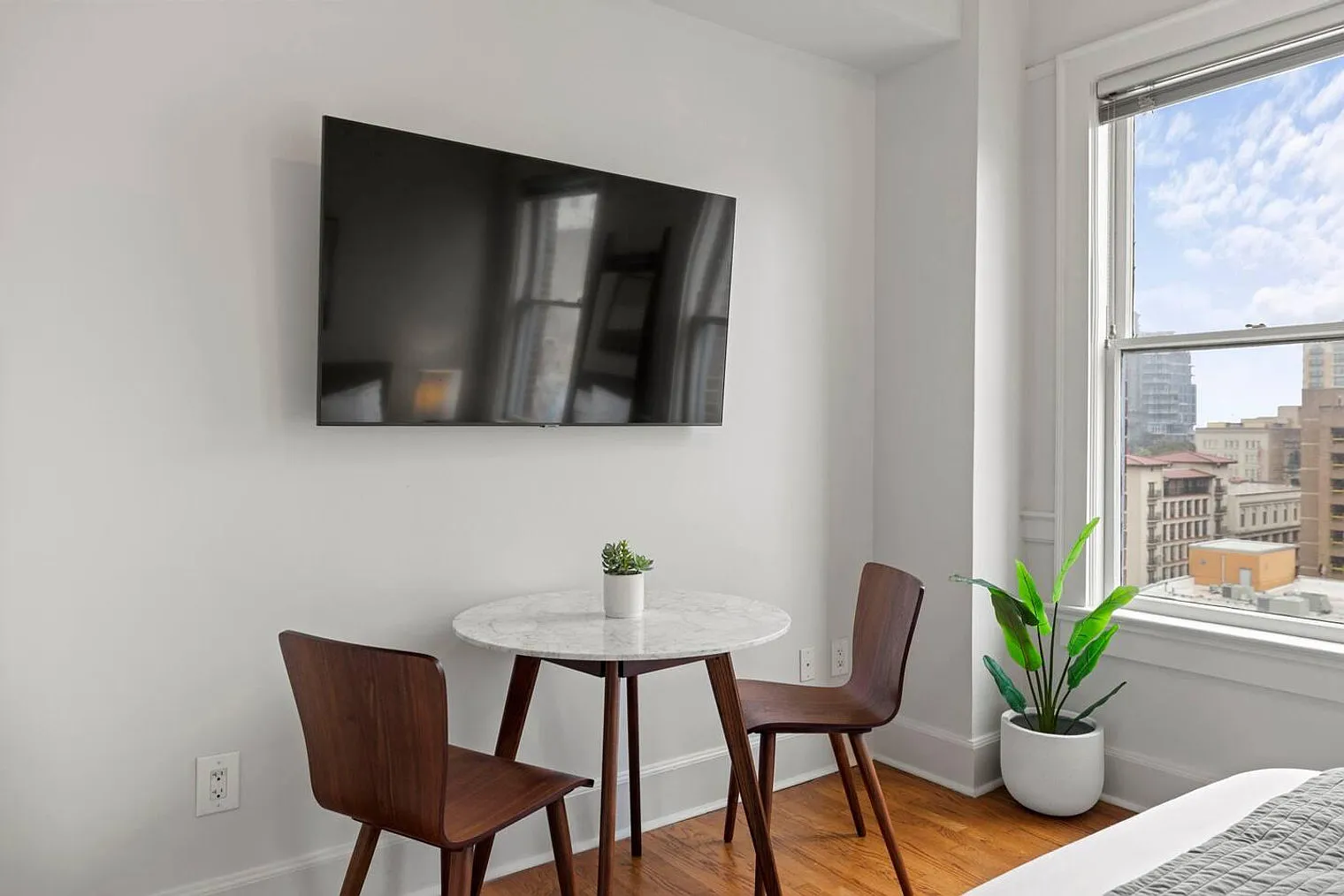 1 bed, 1.0 bath, 269 sqft, $3,150 — Photo 3