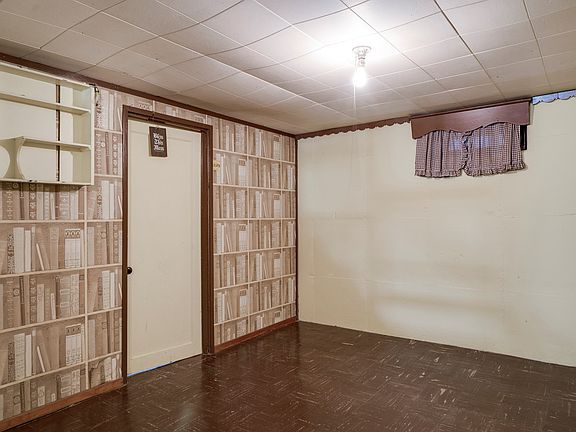 5th image of 299 Danbury Dr