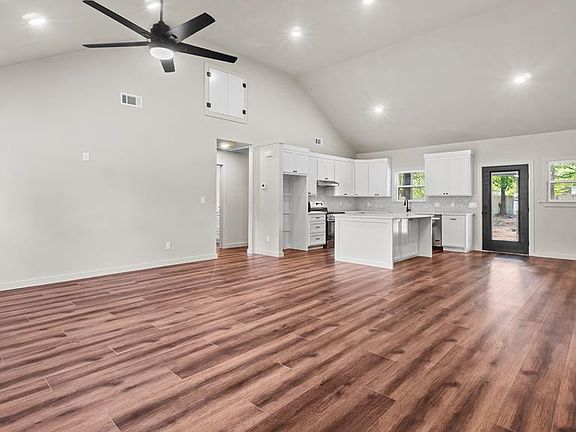 5th image of 200 Marguerite Dr