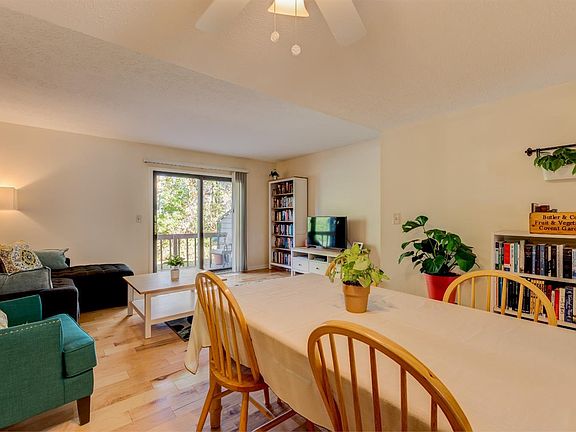 5th image of 1090 Kensington Ln