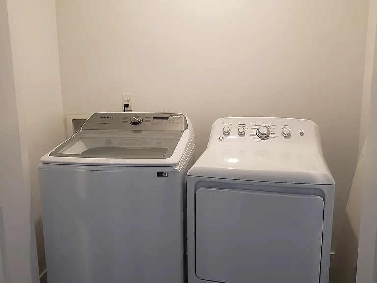 Washer and Dryer hookups