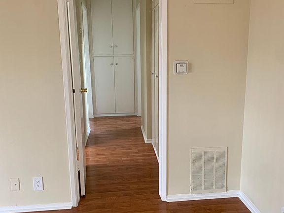 3rd image of 15420 Vanowen St APT 25