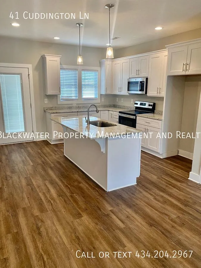 3 Bedroom Townhome in English Commons! Close to LU! — Photo 2