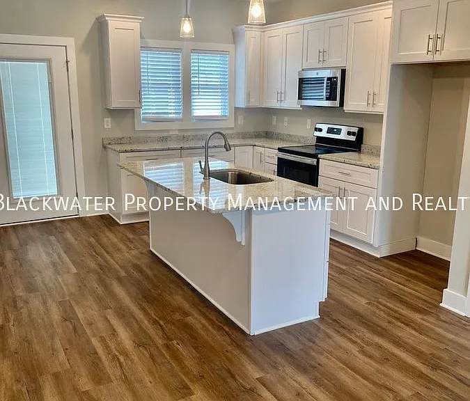 41 Cuddington Ln — Photo 2