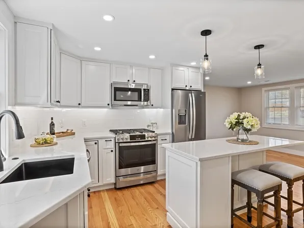 41 Summer St, Bedford, MA 01730