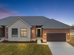 55514 Oak Pointe Dr UNIT 3, Utica, MI 48315