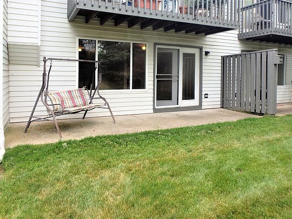 2nd image of 270 Crestview Dr Unit B