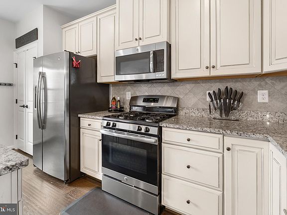 3rd image of 722 Apple Orchard Dr