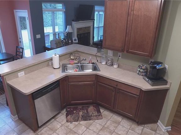 3rd image of 2921 McKinley Dr