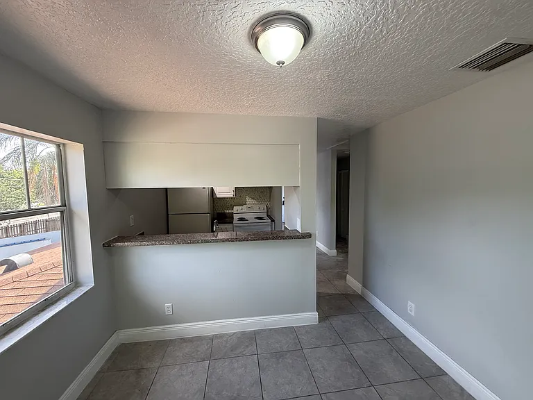1025 SW 2nd Ct #3 — Photo 3
