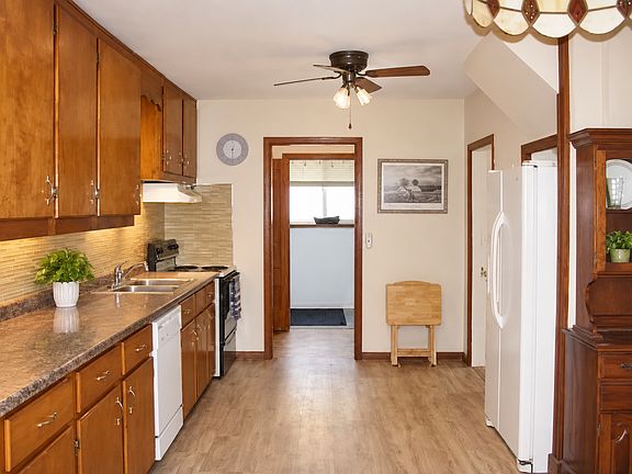 4th image of 35 Treasure Rd
