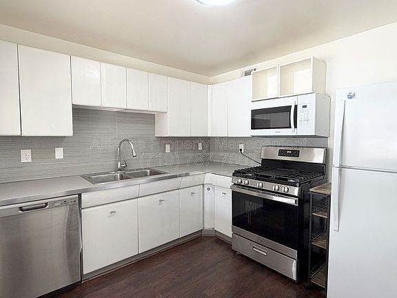 5th image of 2605 Lark Dr