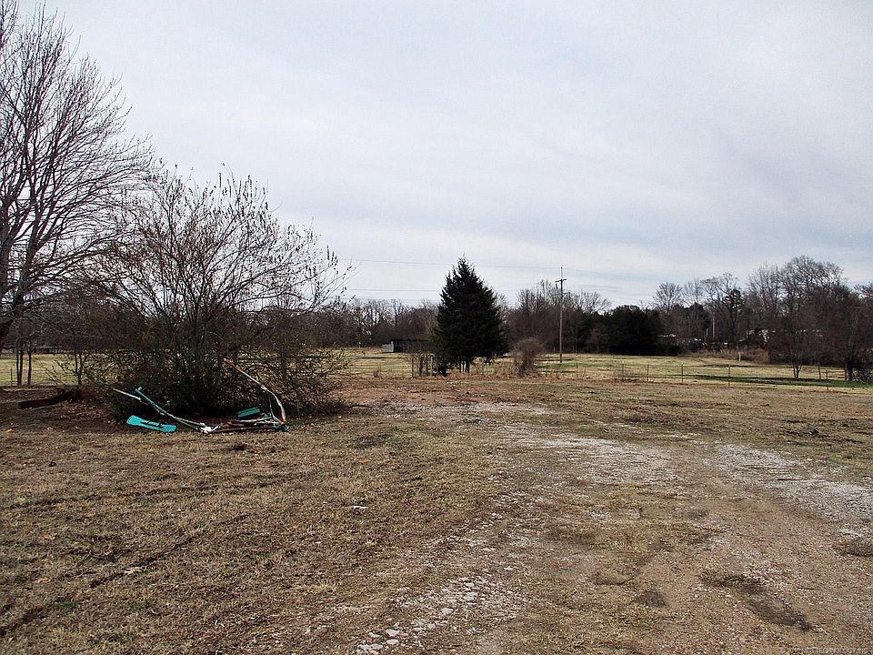 1st image of 300 S Jimmie Rogers Ln