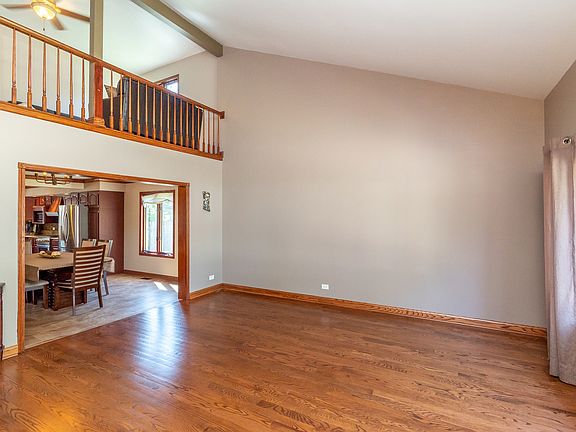 5th image of 185 Constitution Dr