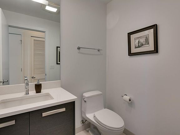 5th image of 110 W Superior St Unit 1004
