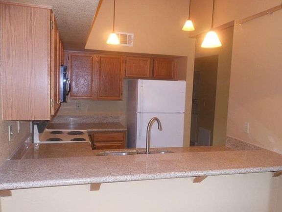 4th image of 4425 Woodpine Dr Unit 201