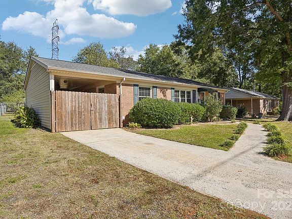 3rd image of 1026 Holly Dr