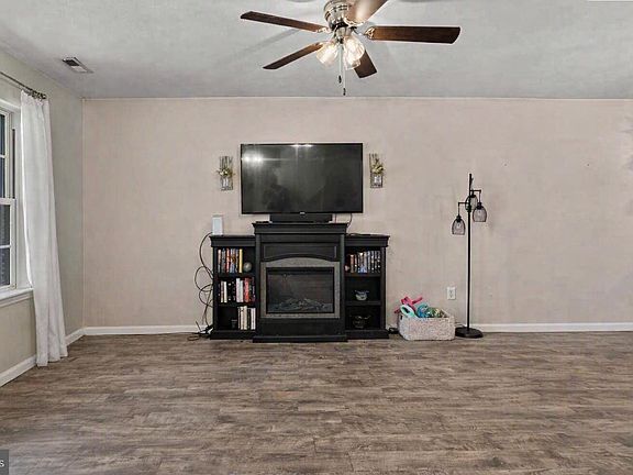 4th image of 129 Alger Ln