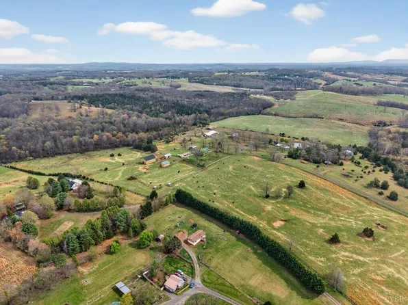 1131 Pauley Pl, Bedford, VA 24523