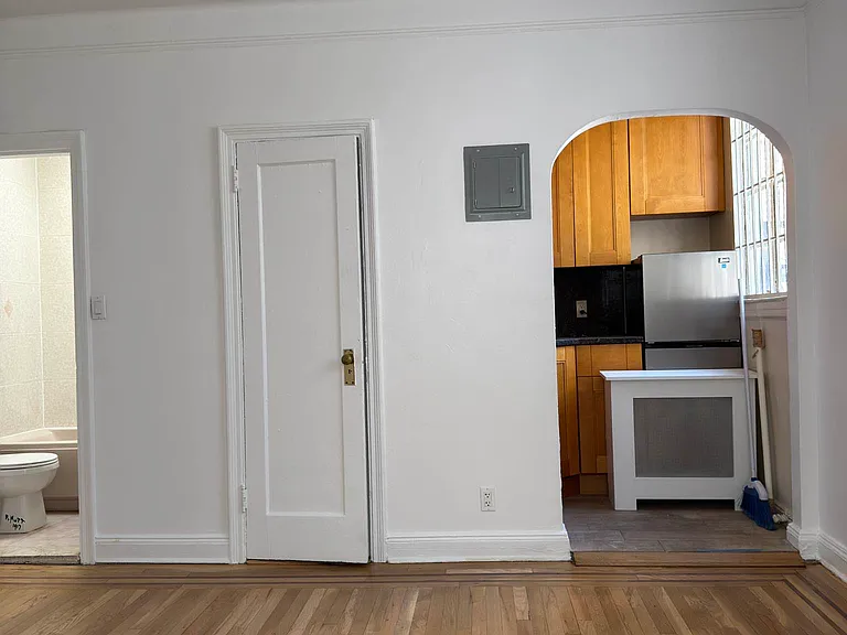 117 Henry St #5-R — Photo 2