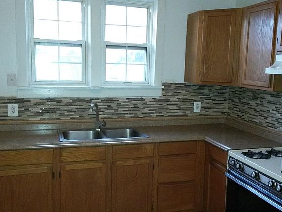 3rd image of 157 W Velma Ave
