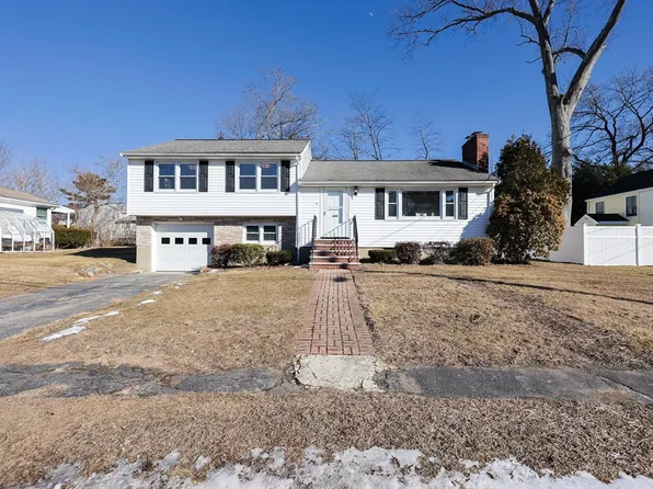 18 Manning Rd, Dedham, MA 02026