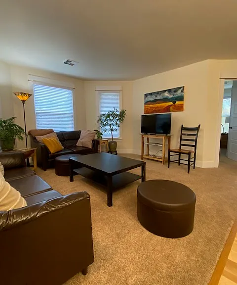 689 Siskiyou Blvd — Photo 5