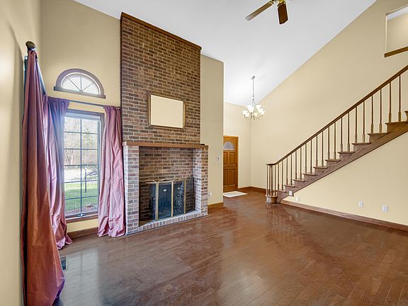 2nd image of 158 York Cir
