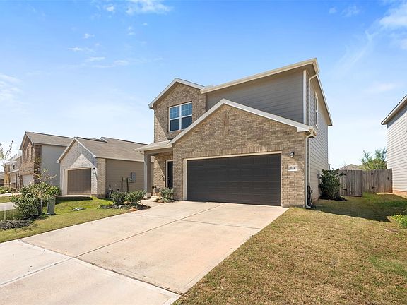 4th image of 674 Amesbury Rd