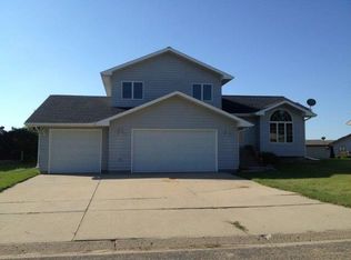 1315 18th Ave NW, Minot, ND 58703
