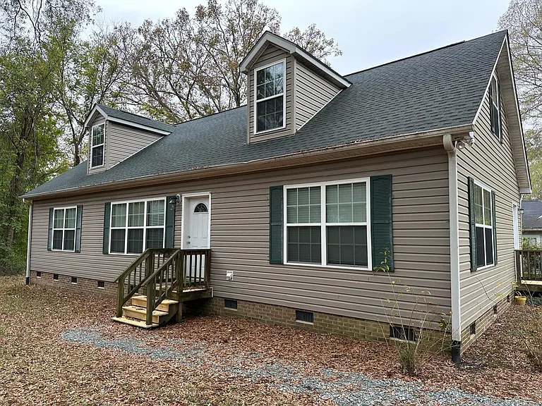 205 Shelton St — Photo 1