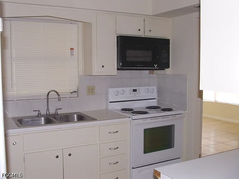 217 Jayview Ave — Photo 3