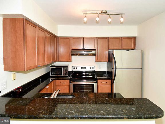 3rd image of 3305 Wyndham Cres #351
