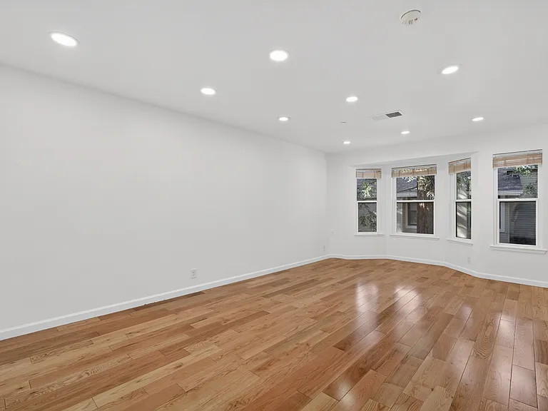 935 La Mesa Ter #G — Photo 4