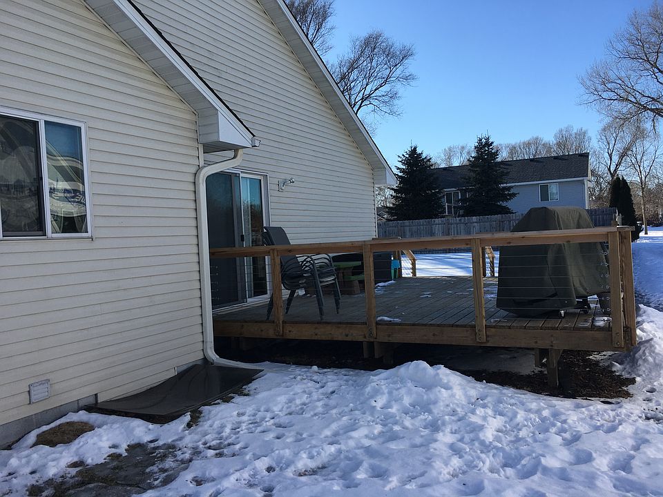 2nd image of 11742 Fillmore St NE