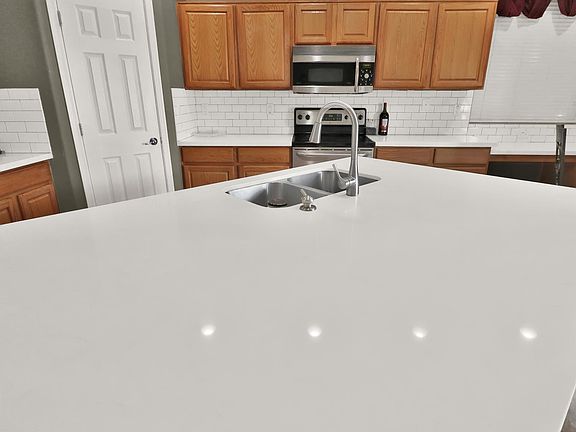 4th image of 44392 W Juniper Ave