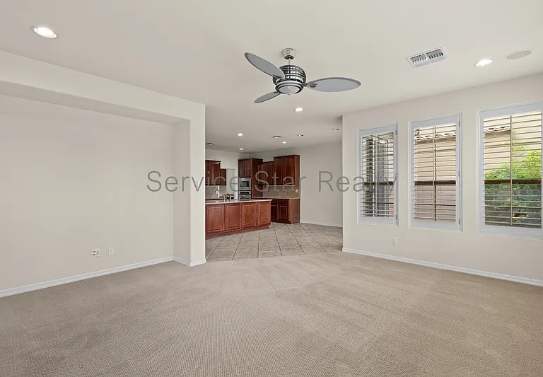 3724 E Robin Ln — Photo 9