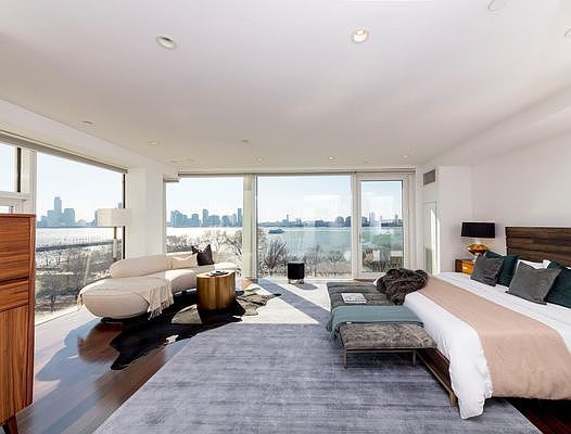 3rd image of 423 West St #4